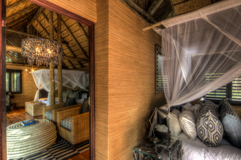 Savute Safari Lodge: Familieneinheit - Bett und Sessel