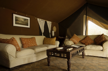 Serian Nkorombo Mobile: Loungezelt