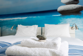 Swakopmund Guesthouse: Kiesel auf Handtüchern