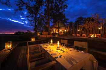 Zungulila Bushcamp: Dinner im Dunkeln