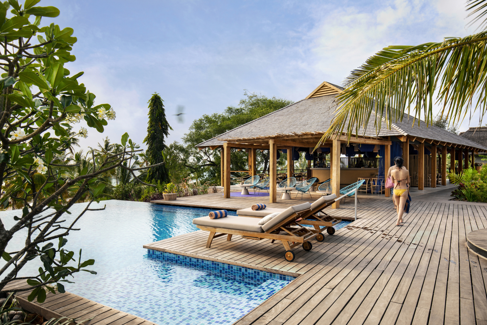 Zuri Zanzibar Zuri Zanzibar: Pool mit Sonnenliegen und Restaurant