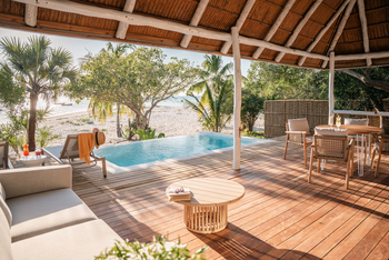 Azura Marlin Beach: Veranda mit Pool
