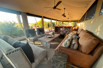 Karangoma Camp: Lounge