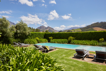 La Clé Village: Domain - Berge und Pool