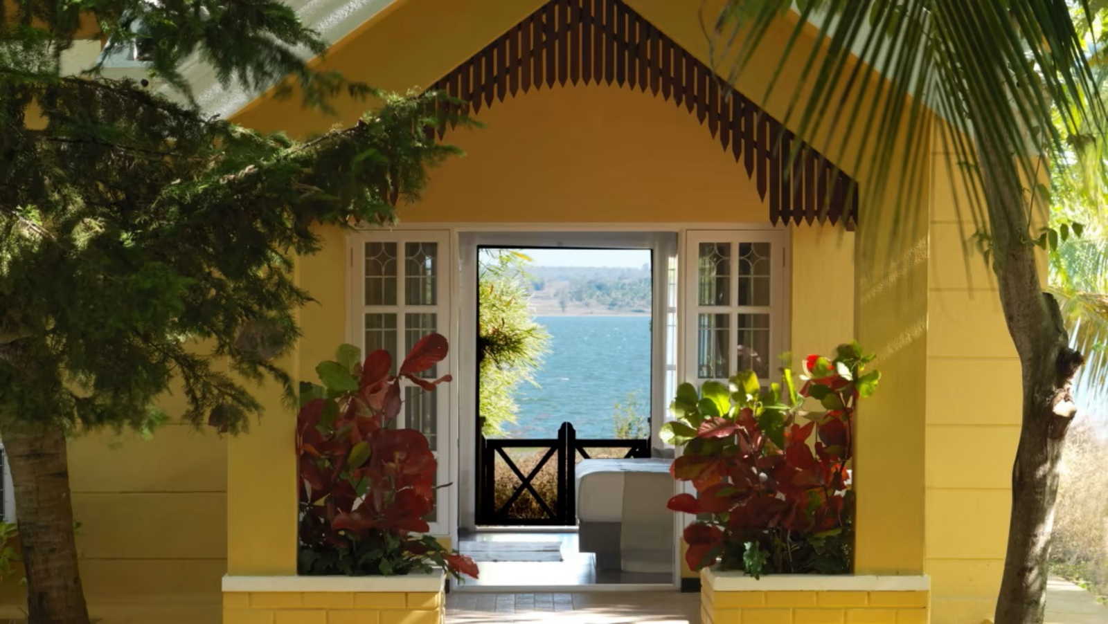 The Serai Kabini The Serai Kabini: Waterfront Verandah Room - Eingang