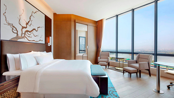 The Westin Kolkata Rajarhat: King Deluxe Suite