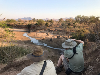 Chitake Mobile Camp Chitake Mobile Camp: Fotografen bei den Chitake Springs