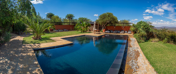 Elewana Loisaba Tented Camp: Rasen am Pool