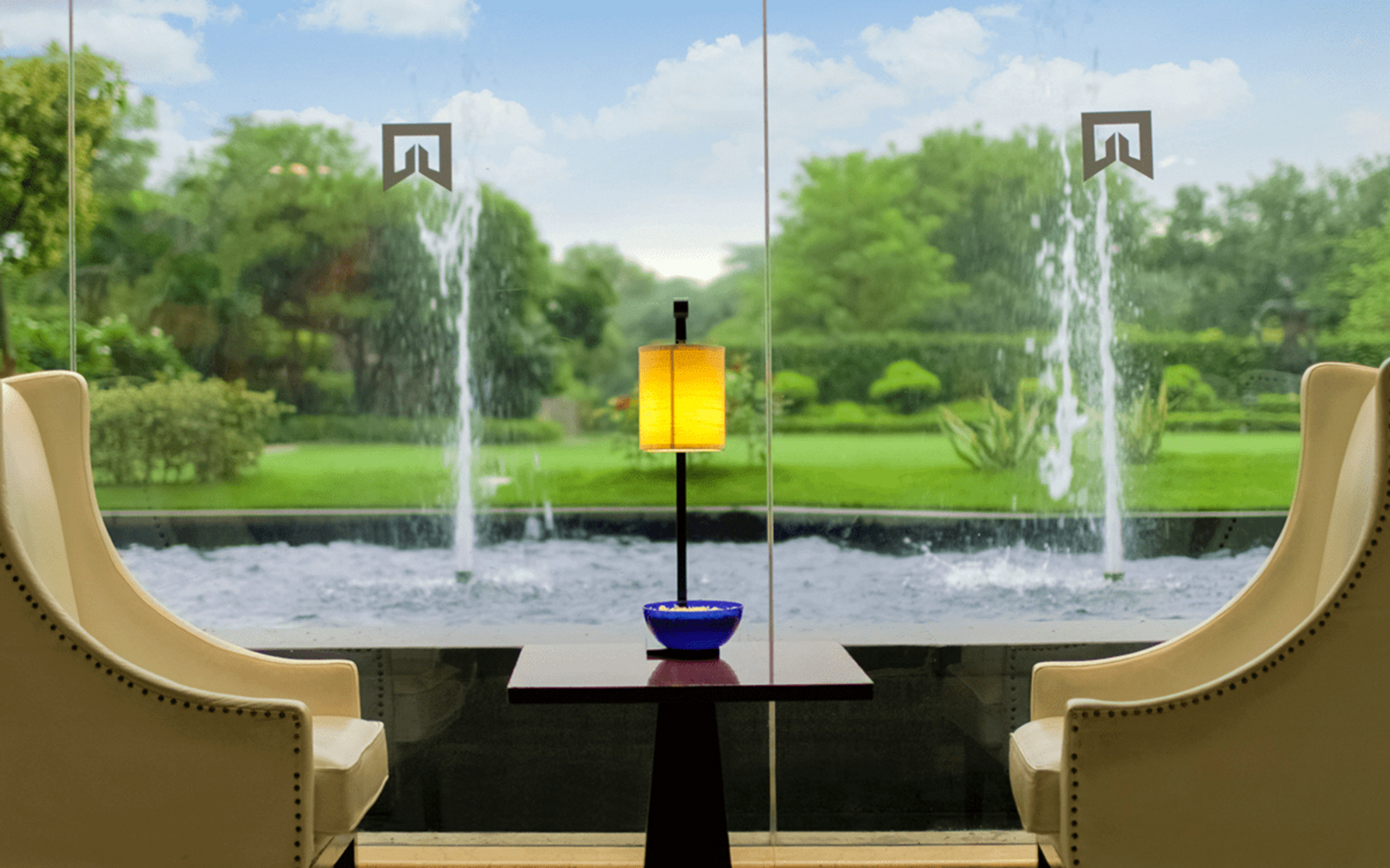 ITC Maurya Hotel ITC Maurya Hotel: Fenster in der Lobby