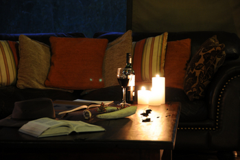 Macatoo Camp: Kerzen und Wein