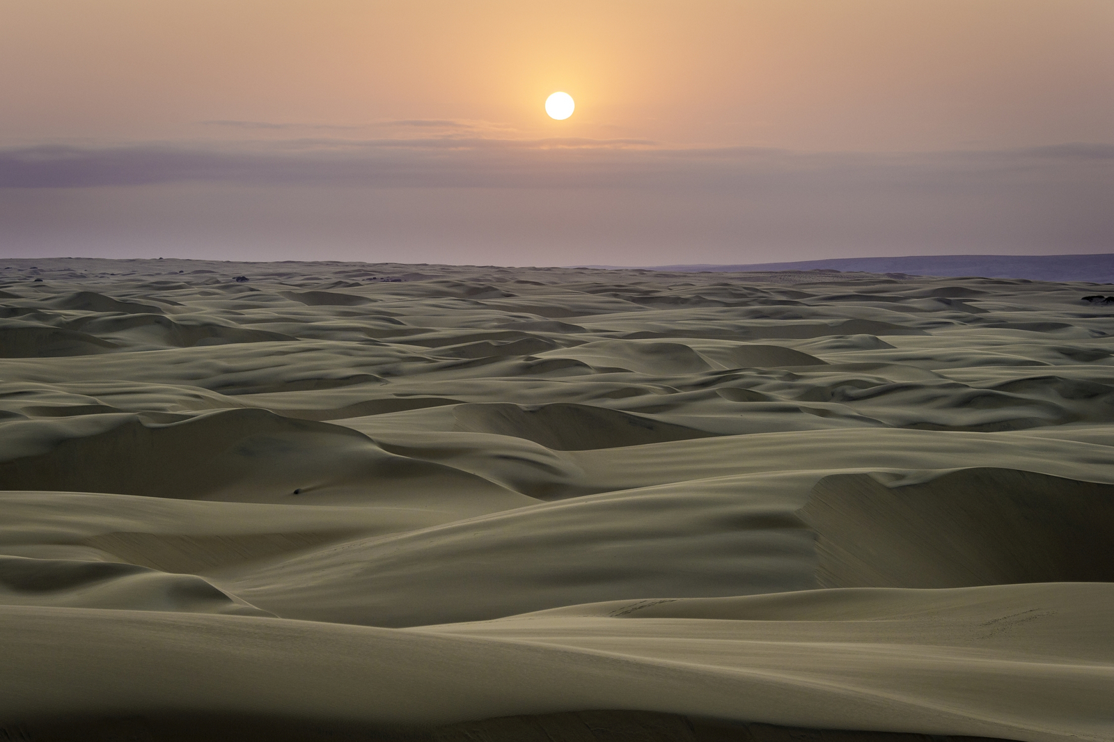 Serra Cafema Serra Cafema: Sonnenuntergang über den Dünen