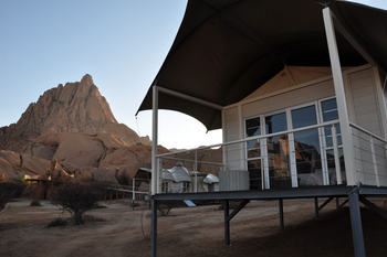 Spitzkoppen Lodge: Zelt auf Stahlplattform