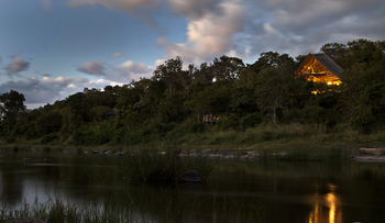 Tongole Wilderness Lodge: Lage am Bua River