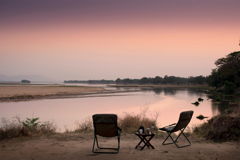Zambezi Expeditions: Sitzgelegenheiten am Flussufer