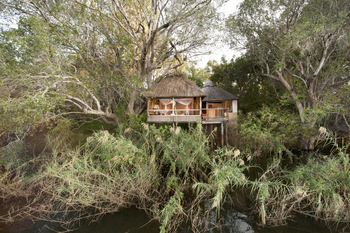 Chundukwa River Lodge: Chalet am Ufer