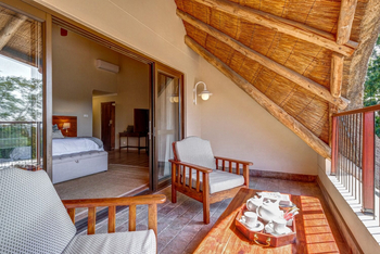 Ilala Lodge: Standard Suite - Balkon und Sessel