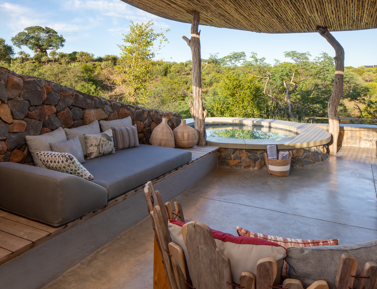 Mashatu Euphorbia Villas Mashatu Euphorbia Villas: Plunge Pool und Tagesbett