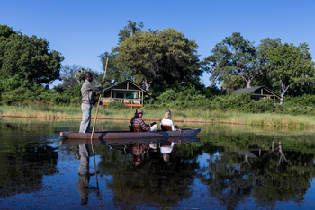 Seba Camp: Mokoro vor dem Camp
