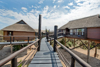 The Stiltz: Stege zwischen den Villen