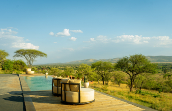 Asanja Nyasirori: Pool mit Blick