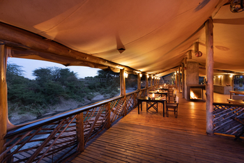 Basecamp Masai Mara: Beleuchteter Essbereich