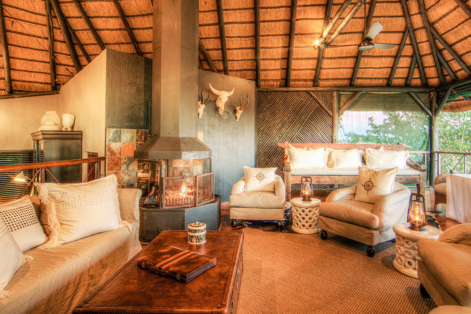 Chobe Savanna Lodge Chobe Savanna Lodge: Kamin