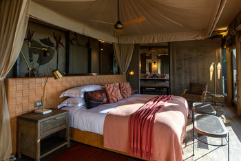 Duma Tau Camp Duma Tau Camp: Familienzelt - Bett und Ventilator