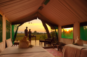 Macatoo Camp: Abendlicht im Zelt