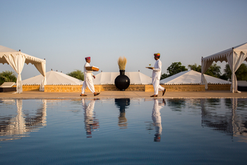 Sujan The Serai: Blick über den Pool