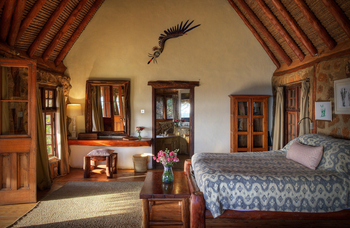 Borana Lodge Borana Lodge: Schlafzimmer mit Holzeinrichtung Room 1