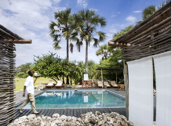 Chem Chem Lodge: Service am Pool