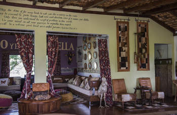 Hatari Lodge: Bibliothek im Gemeinschaftshaus