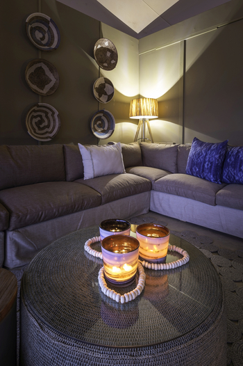 Hoanib Skeleton Coast Camp: Kerzen in der Lounge