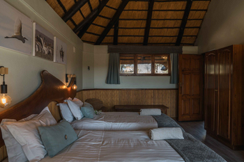 Kalahari Bushbreaks: Reetgedecktes Chalet