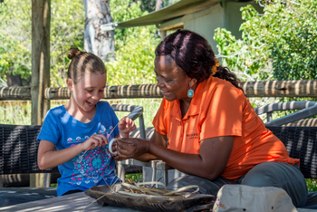 Little Vumbura Camp: Basteln für Kinder