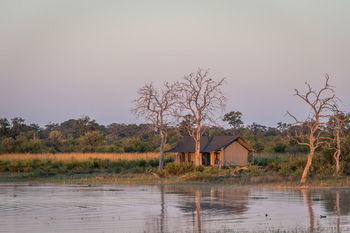Nogatsaa Pans Chobe Lodge: Gästezelt - Aaußenansicht