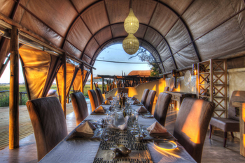 Okuti Camp: Gedeckter Tisch