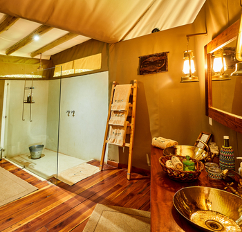 Sala's Camp: Luxury Tent Bad