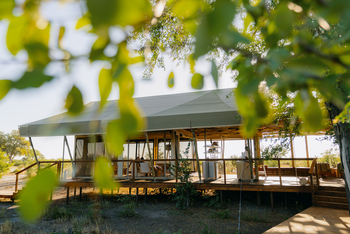 Wilderness Mokete Camp: Blick zur Lounge