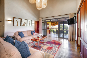 Ilala Lodge: Strathearn Suite - Lounge und Balkon