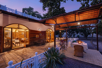 Jaagir Manor: Eingang zum Restaurant