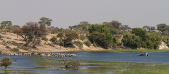 Leroo La Tau Lodge: Motorbootexkursion