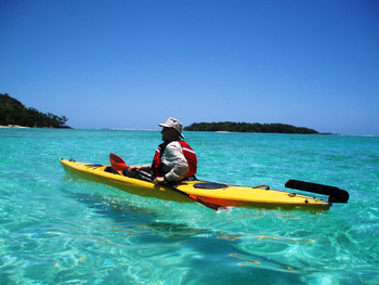 Masoala Forest Lodge: Ein Mann im Kanu