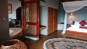 Mukambi Safari Lodge: Riverside Villa Interior