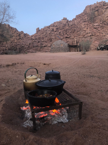 Namibia Camping Safari: Offene Kochstelle