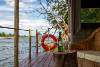 Ndhovu Safari Lodge: River Suite