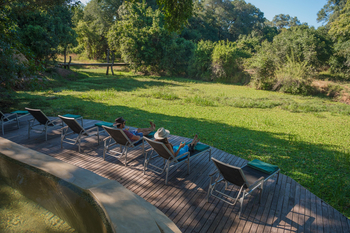 Nkwali Camp: Liegestühle