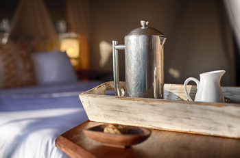 Serians Serengeti Mobile Kusini Camp: Wake-Up Call