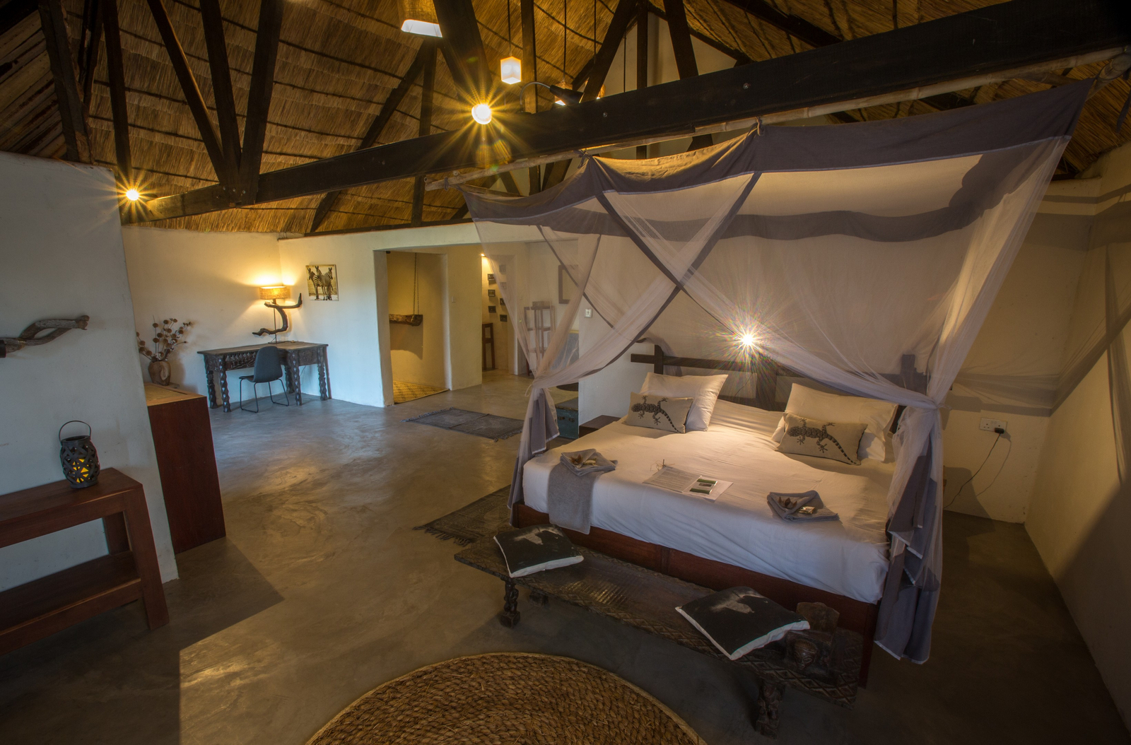 Track and Trail River Camp Track and Trail River Camp: Doppelbett mit Moskitonetz