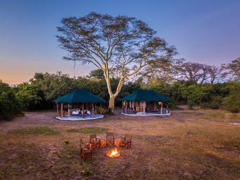 Kuthengo Camp: Lagerfeuer vor dem Zentralbereich